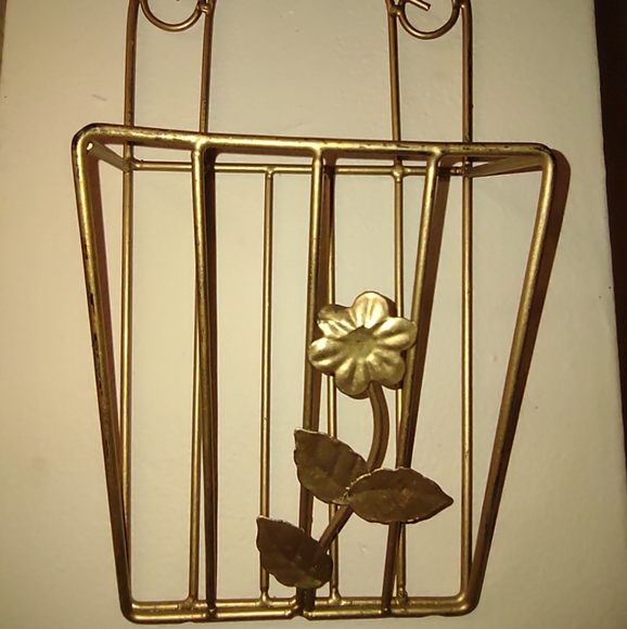 Letter Holder Wall in Gold Metal - Picture 6 of 9